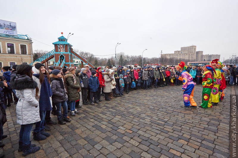 Харківські діти з прийомних сімей відсвяткували День святого Миколая на площі Свободи