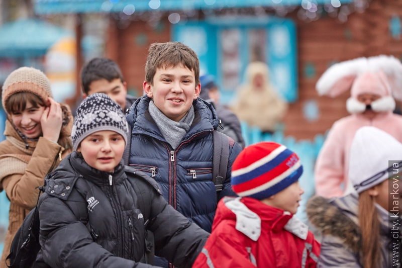 Харківські діти з прийомних сімей відсвяткували День святого Миколая на площі Свободи - 9