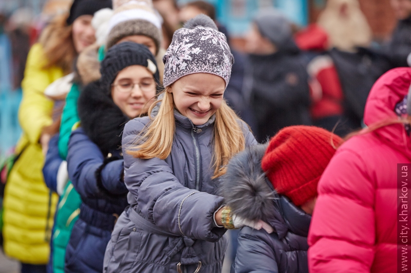 Харківські діти з прийомних сімей відсвяткували День святого Миколая на площі Свободи - 11
