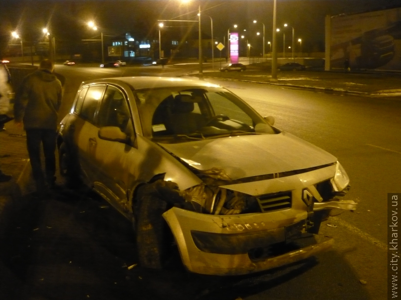 У ДТП біля Саржиного яру та на проспекті Гагаріна пошкодили дорожні огорожі