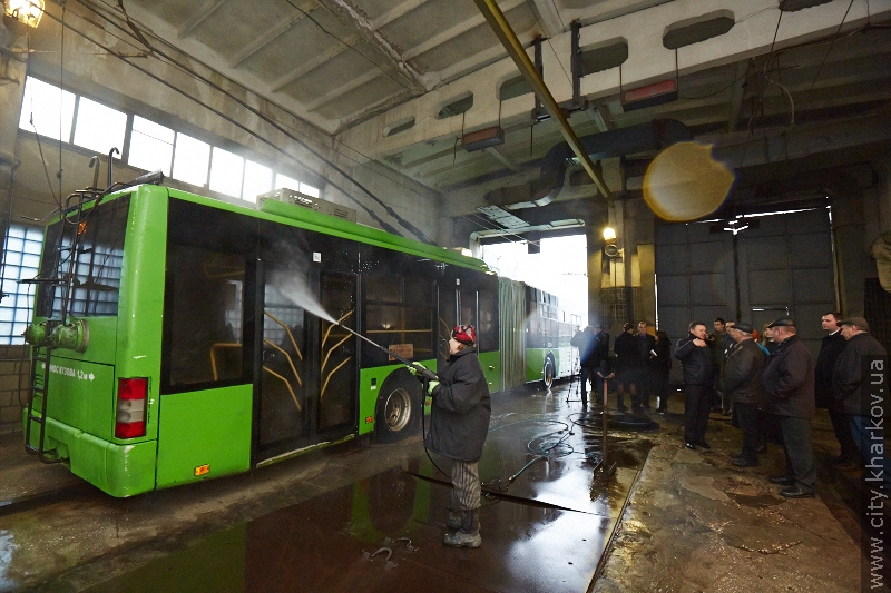 Депутати міськради відвідали тролейбусне депо № 3 - 2