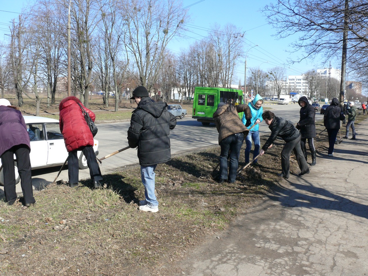 У районах міста Харкова пройшли суботники