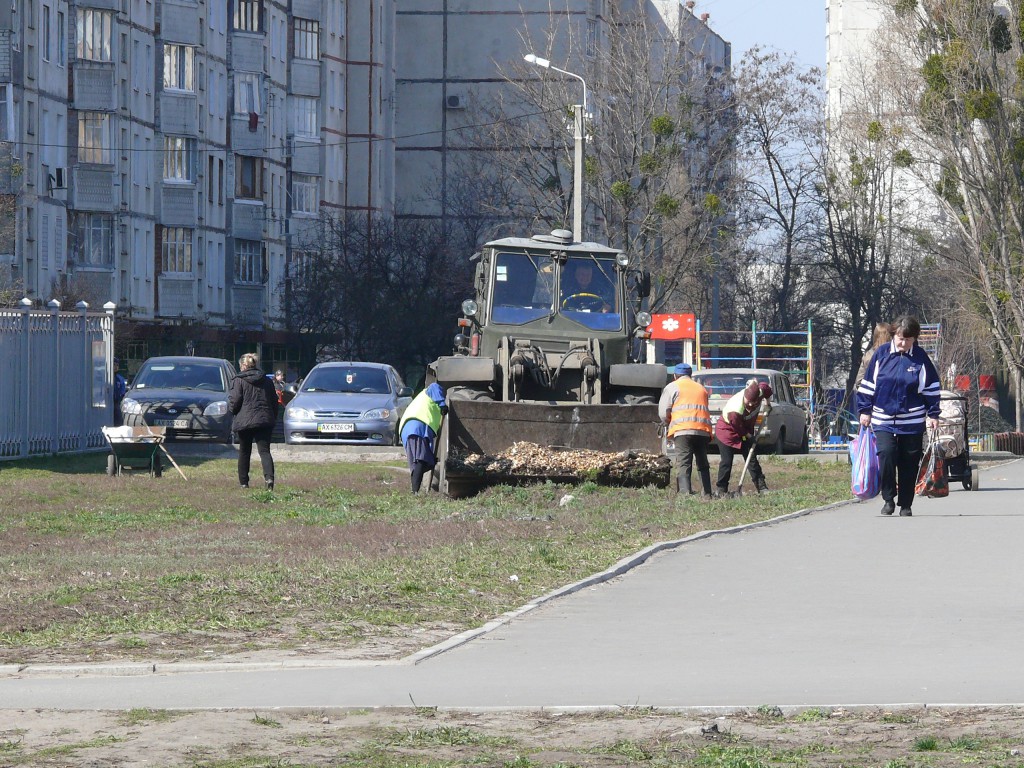 У суботнику у Фрунзенському районі взяли участь півтори тисячі чоловік