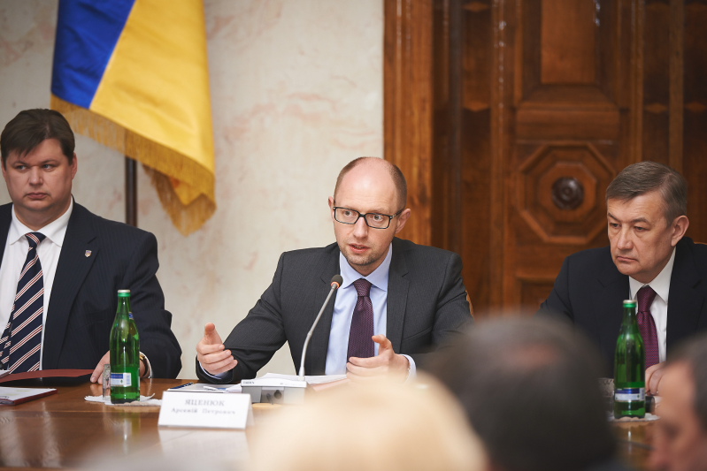 Арсеній Яценюк попросив міліцію прискорити розслідування справи про замах на Геннадія Кернеса