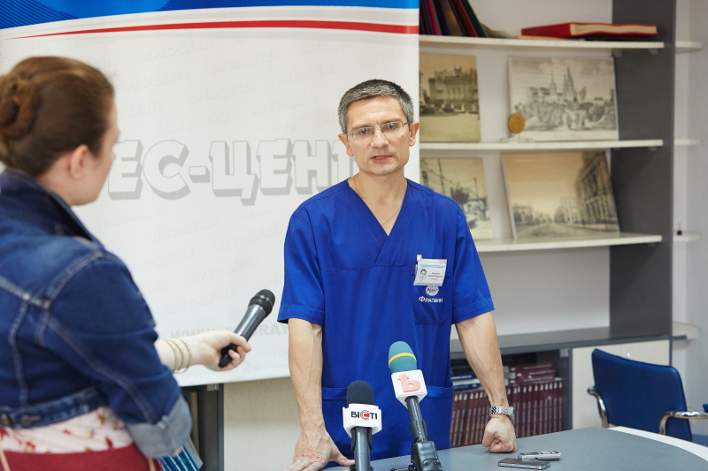 У лікарні невідкладної допомоги залишаються двоє постраждалих через падіння крана на Олексіївському ринку