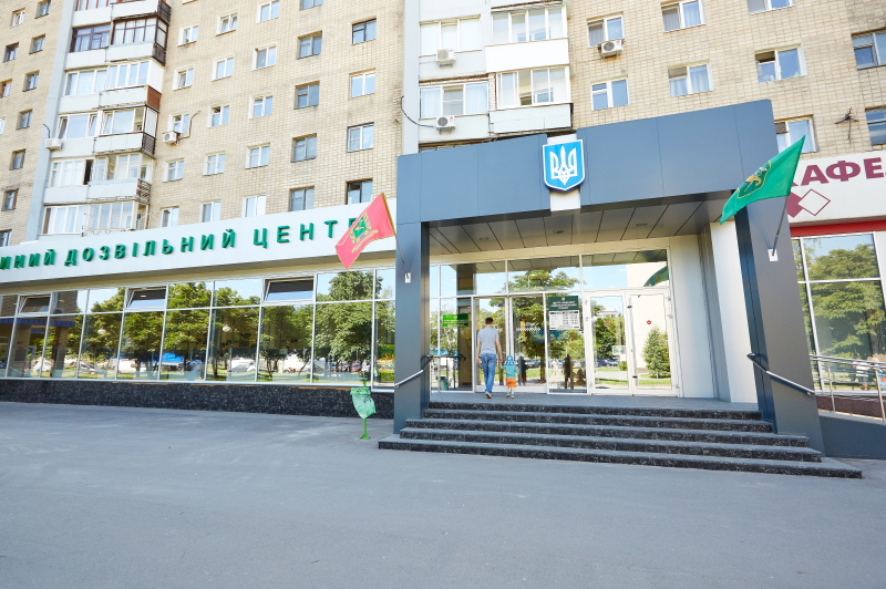 Глава Укрдержреєстру відкрив нові робочі місця в Центрі адмінпослуг