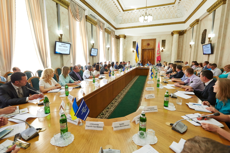 Низку адміністративних послуг передадуть регіонам 