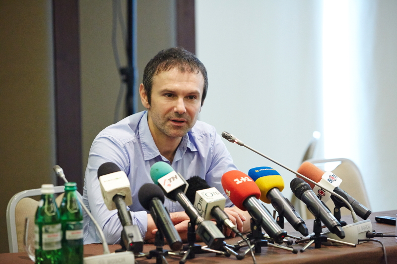 Святослав Вакарчук запрошує в Харків шанувальників з квитками на донецький концерт