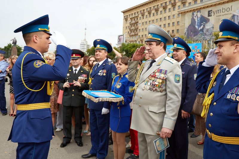 Випуск молодих офіцерів університету Повітряних Сил пройшов на площі Свободи 