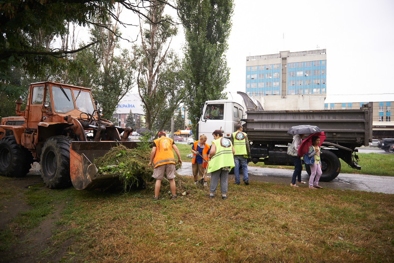 У Московському районі проходить суботник