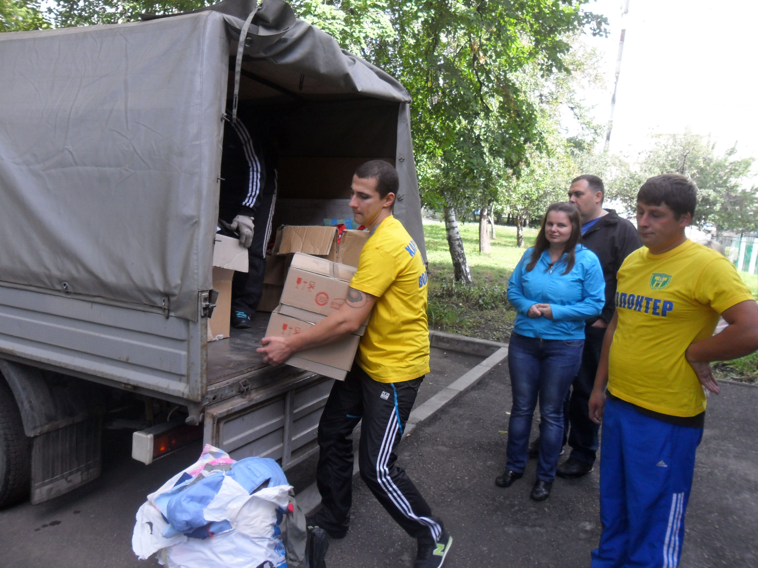 У Харкові вимушеним переселенцям з Донбасу передали гуманітарну допомогу