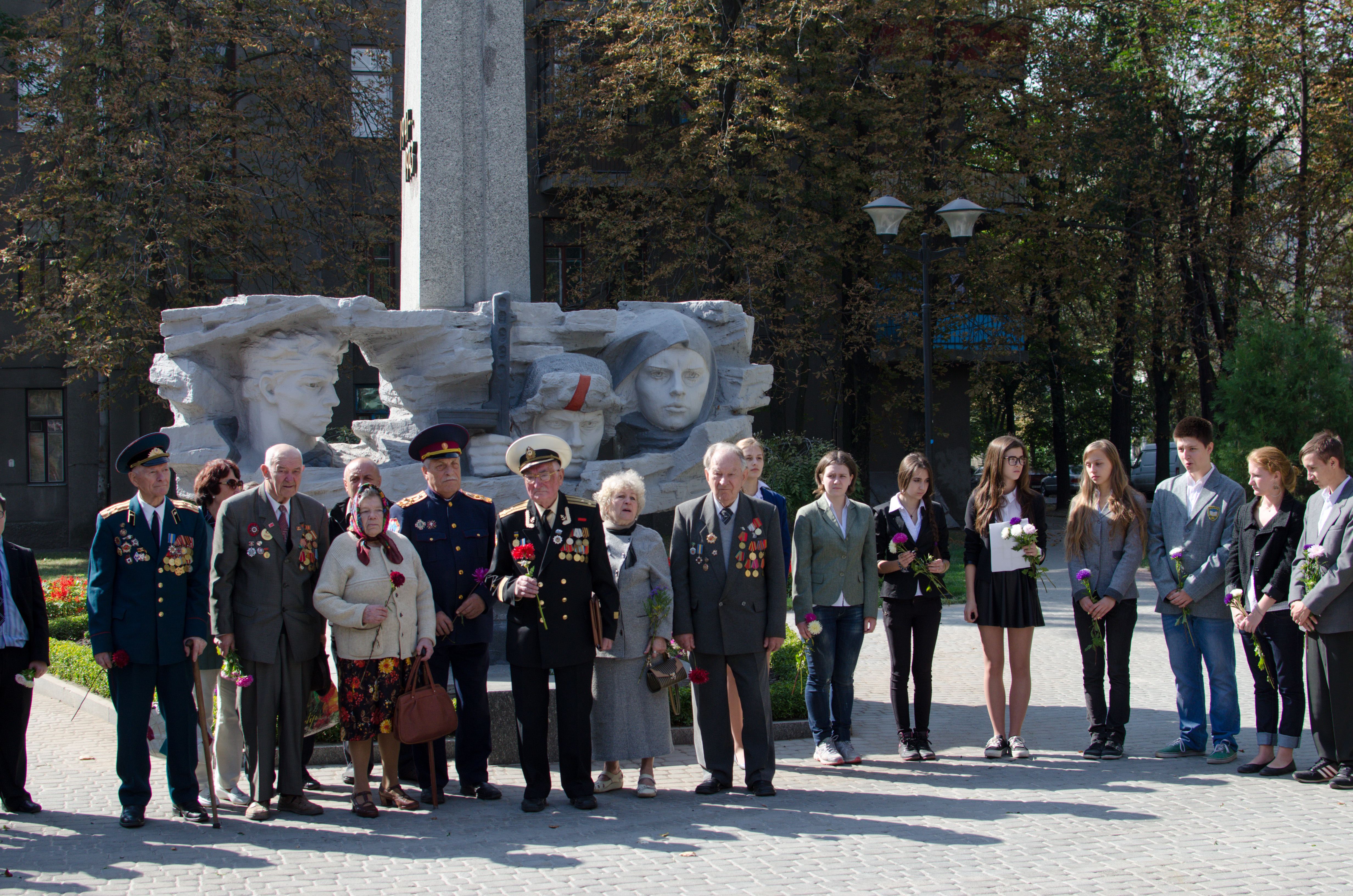 В районах міста відзначили День партизанської слави 