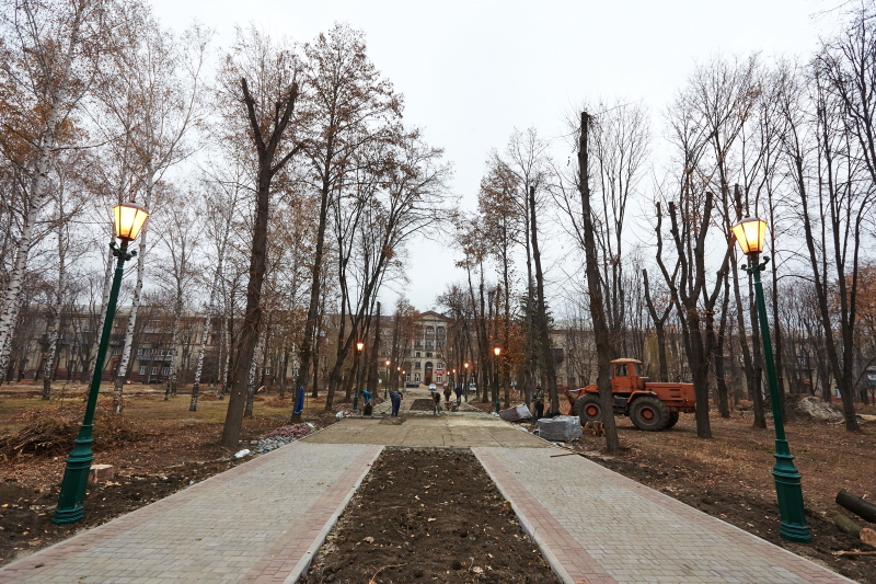 Сквер Радянської України - освітлений