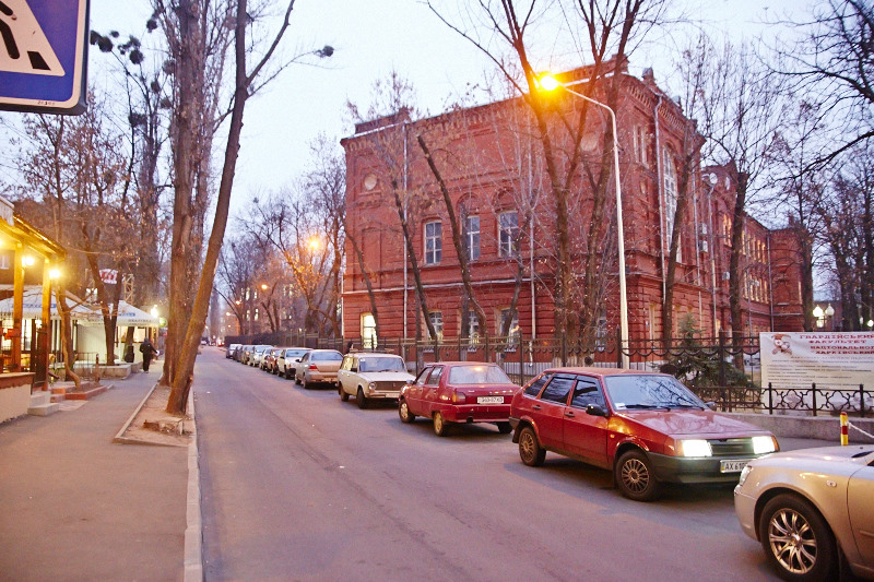 Тепер підходи до Харківського політеху - освітлені