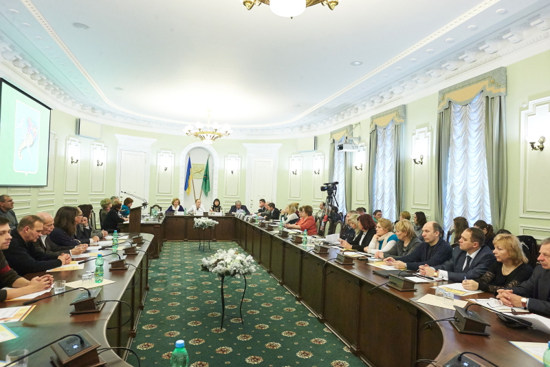 Понад півтори тисячі волонтерів допомагають харків'янам, які потребують соціальної допомоги