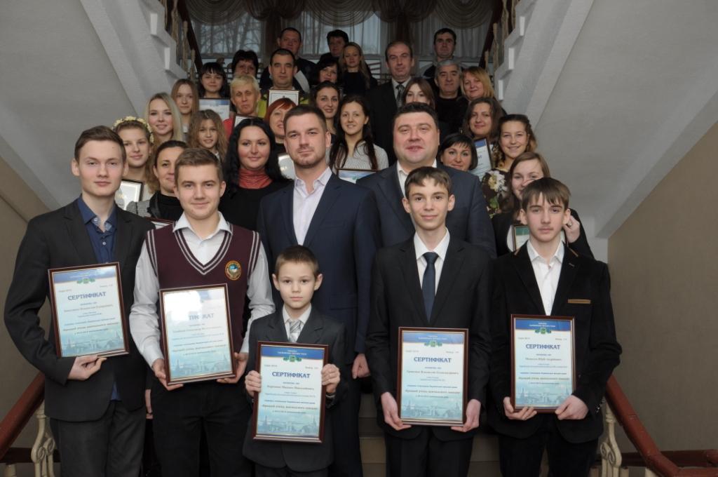 У Ленінському районі вшановували кращих учнів