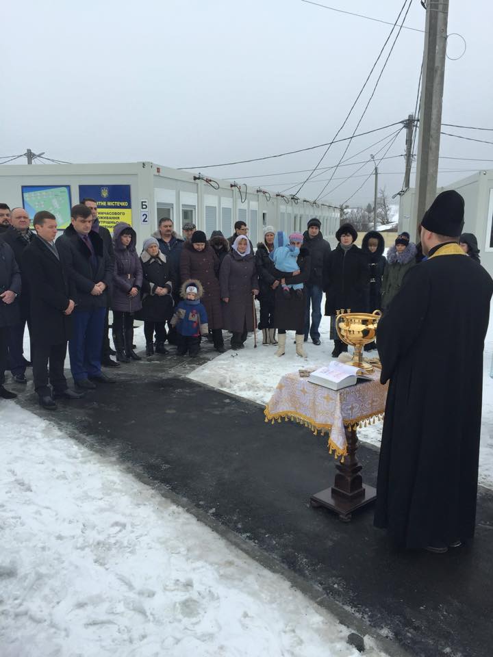 У Харкові освятили модульний містечко для переселенців