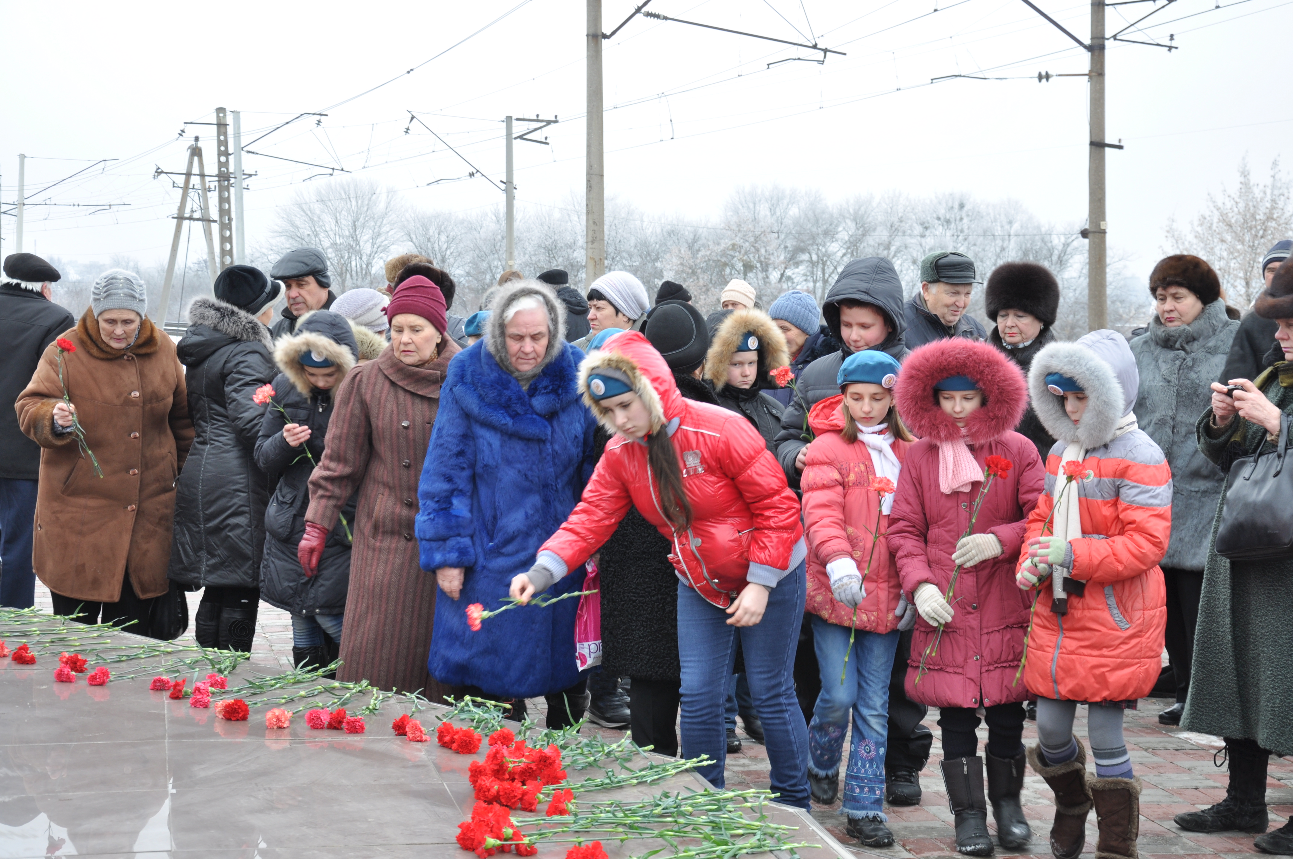До пам'ятника загиблим червоноармійцям у Пилипівці поклали квіти