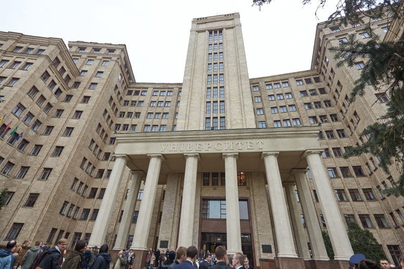 Петро Порошенко зустрівся зі студентами університету імені Каразіна