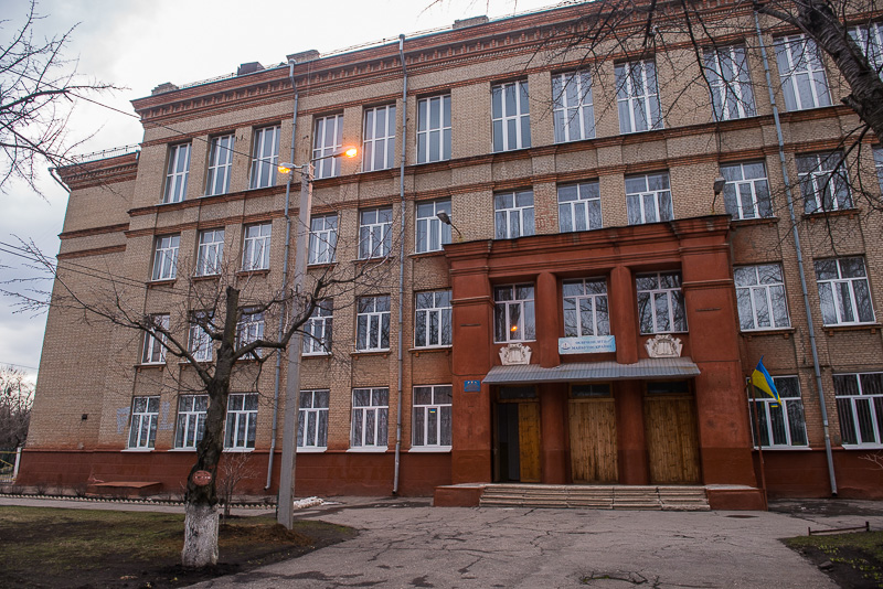 Біля шкіл та дитсадків Жовтневого та Орджонікідзевського районів встановили світильники