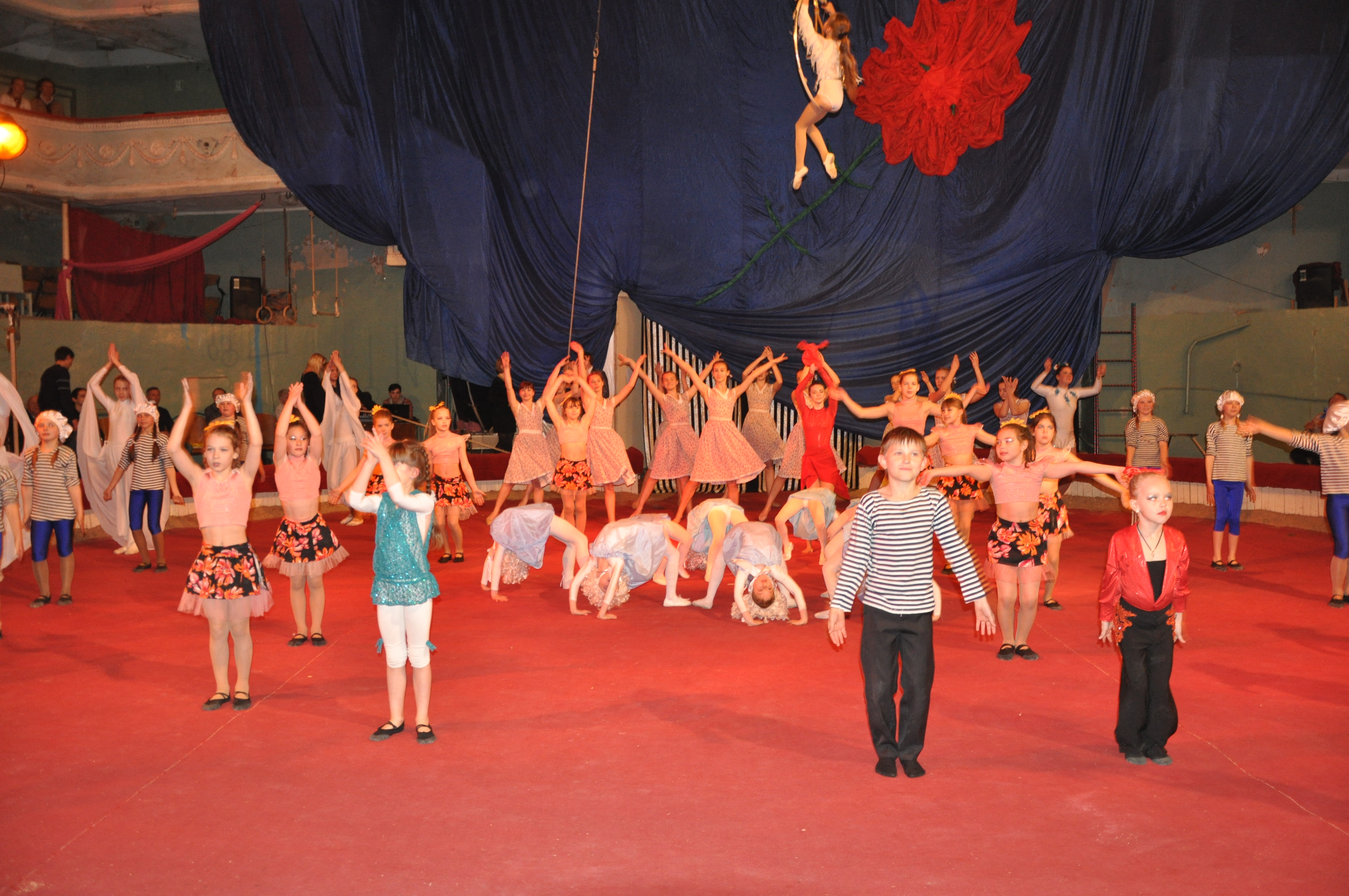 У районах міста вшановують ветеранів війни