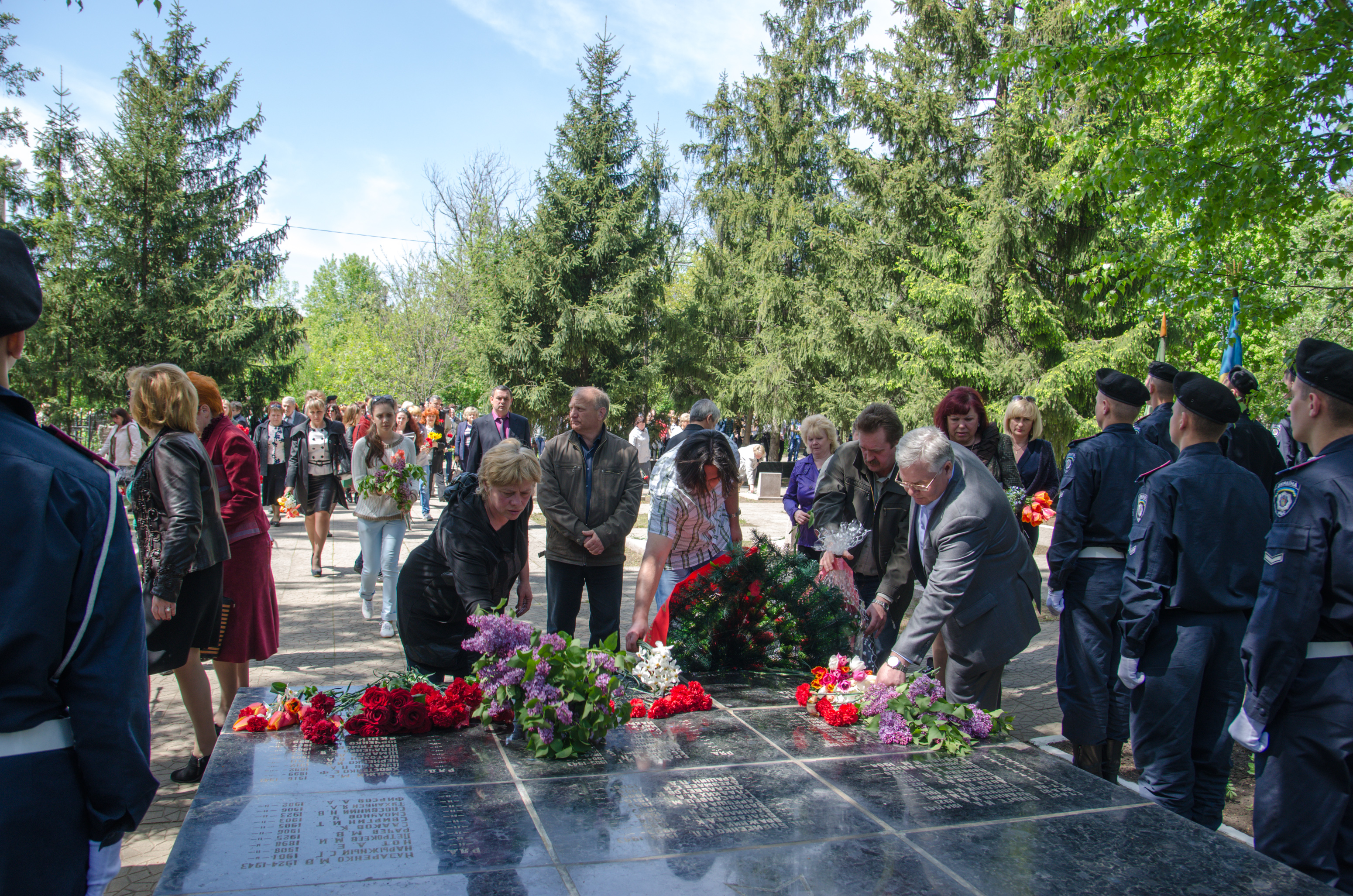У Комінтернівському районі поклали квіти до пам'ятника Невідомому солдату