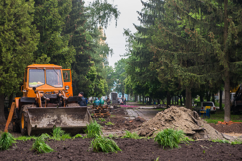 У П'ятихатках приступили до реконструкції бульвару Миру