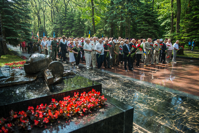 На Меморіалі Слави поклали квіти в пам'ять про жертви війни в Україні 
