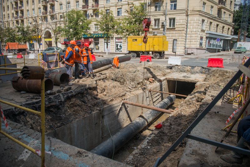 На площі Павлівській реконструюють тепломагістраль