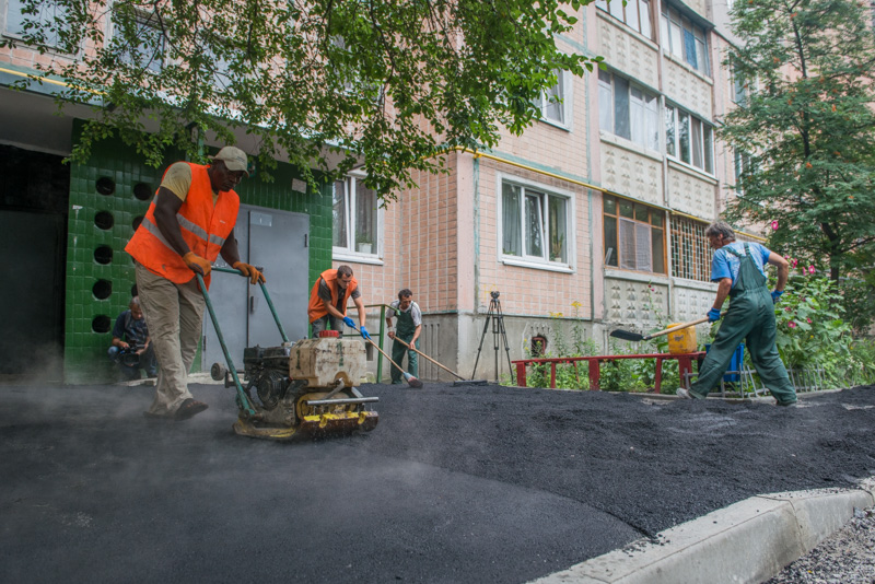 На Холодній горі комплексно упорядковують двори і ремонтують дороги