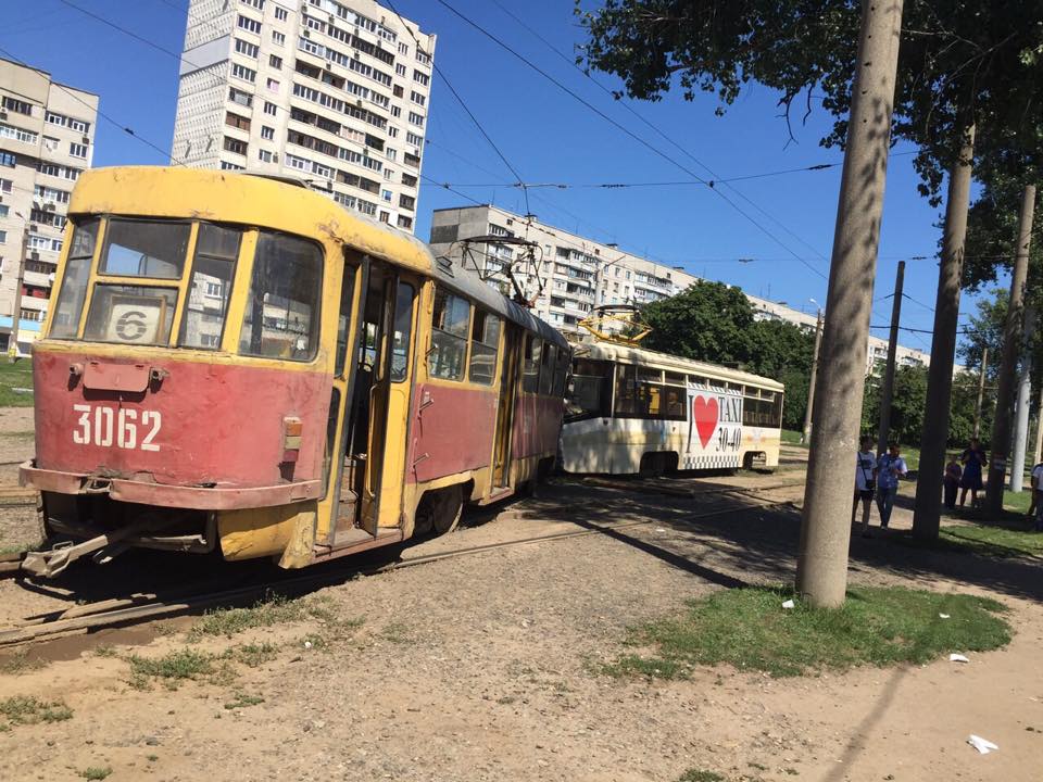 На перехресті проспекту Тракторобудівників та Салтівського шосе зіткнулися трамваї