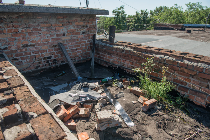 У Харкові ремонтують входи в під'їзди і покрівлю житлових будинків