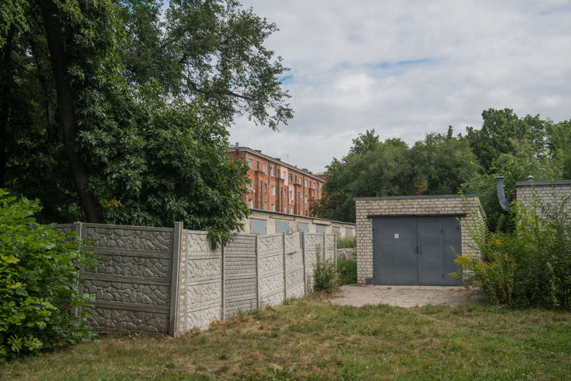 В Орджонікідзевському районі самовільно будують під продаж гаражі