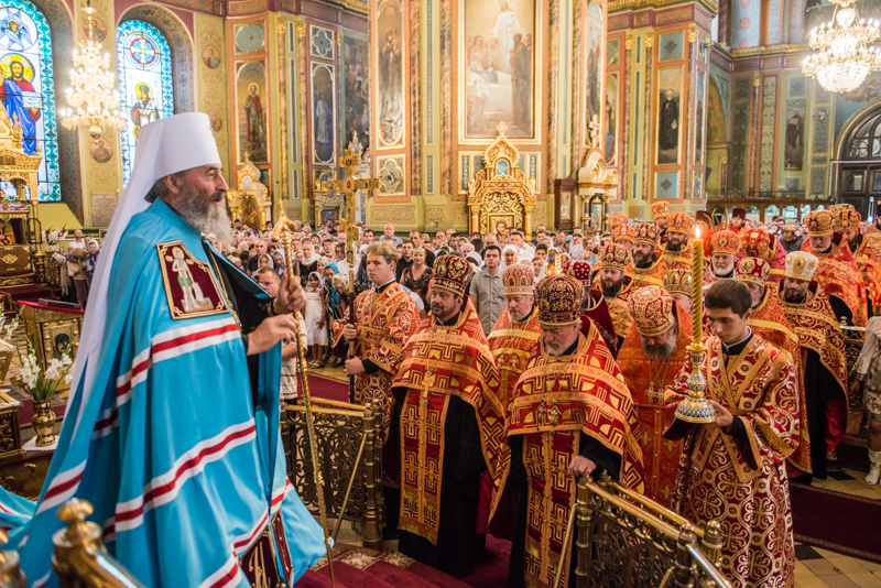 У Благовіщенському соборі проходить архієрейське богослужіння