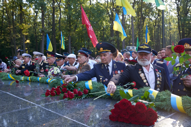 Покладання квітів на Меморіалі Слави з нагоди 72-ї річниці визволення Харкова