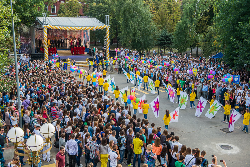 Першокурсників політехнічного університету посвятили в студенти