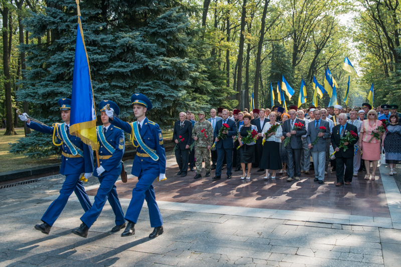 До Меморіалу Слави поклали квіти з нагоди закінчення Другої світової війни