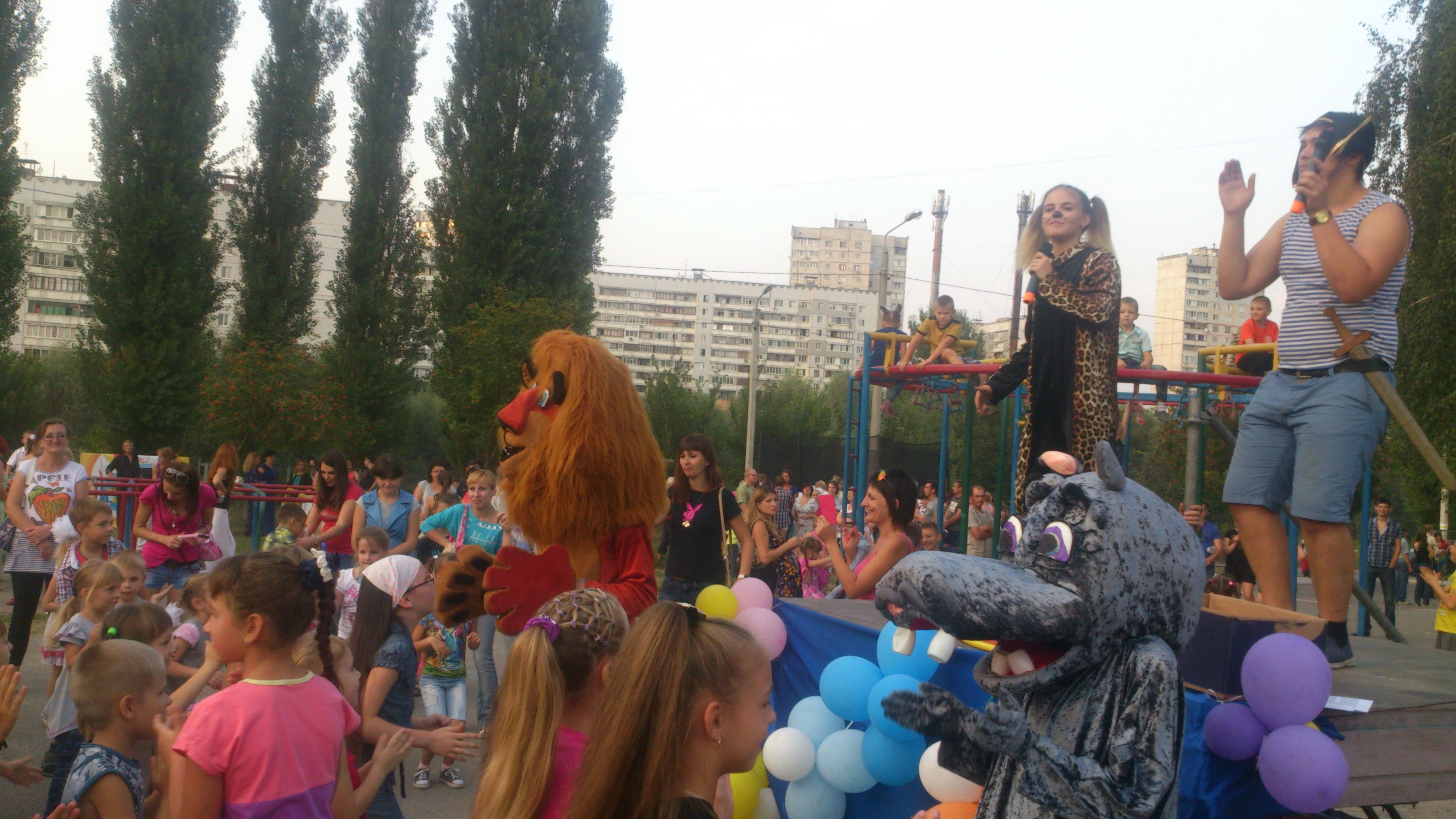 На Салтівці відзначили День знань концертом та конкурсами