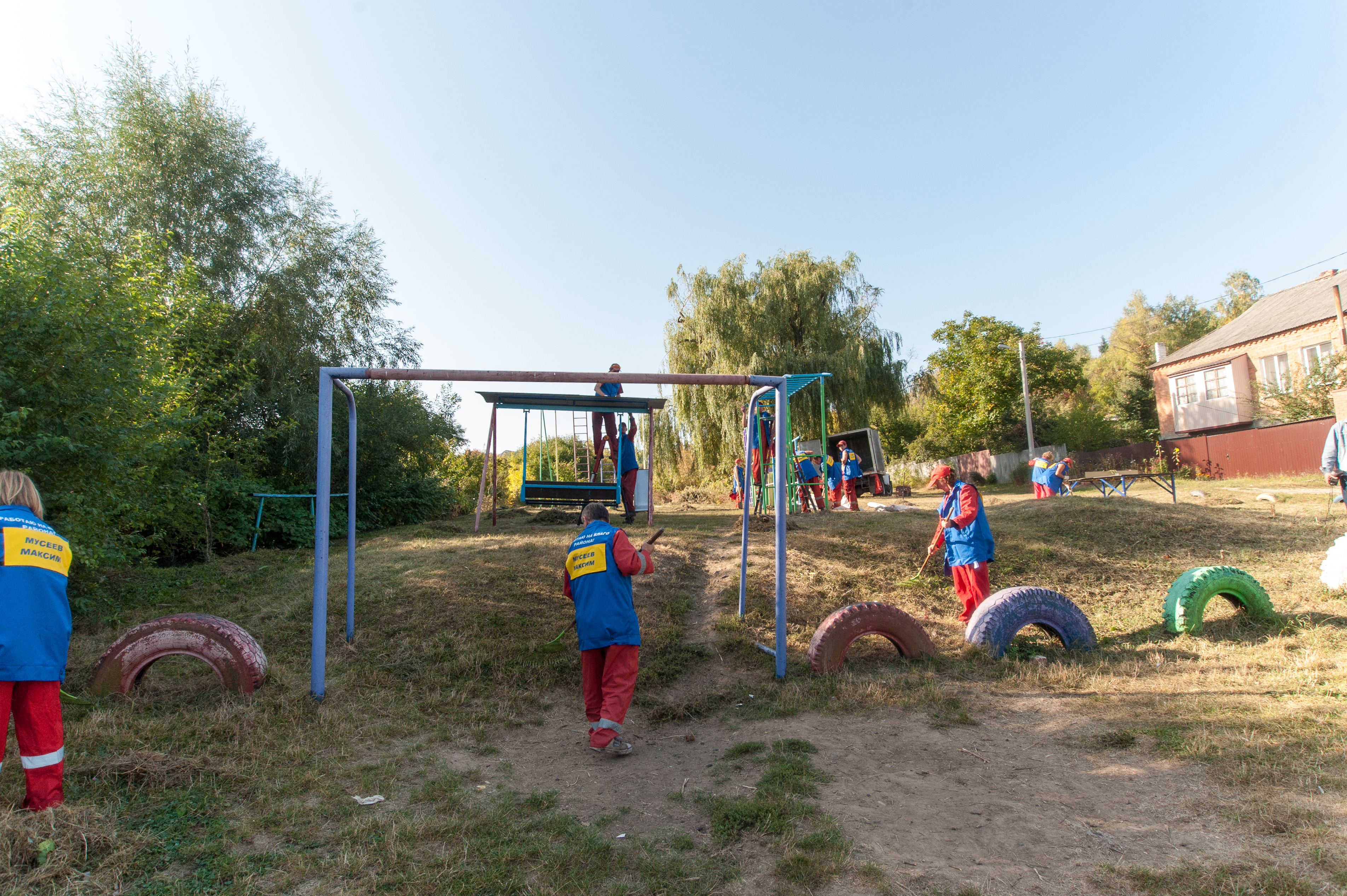 У Ленінському районі в рамках суботника було вивезено 50 куб.метрів сміття