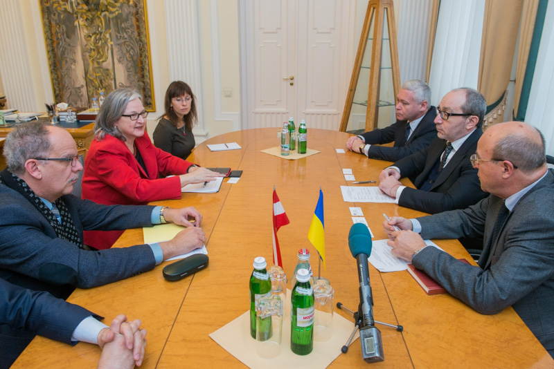 Геннадій Кернес: Нам потрібно повернути авіасполучення з Австрією