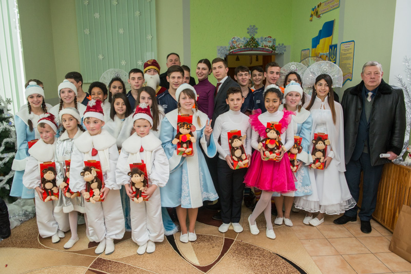 Супермодель Сніжана Онопко привітала харківських школярів з наступаючими святами