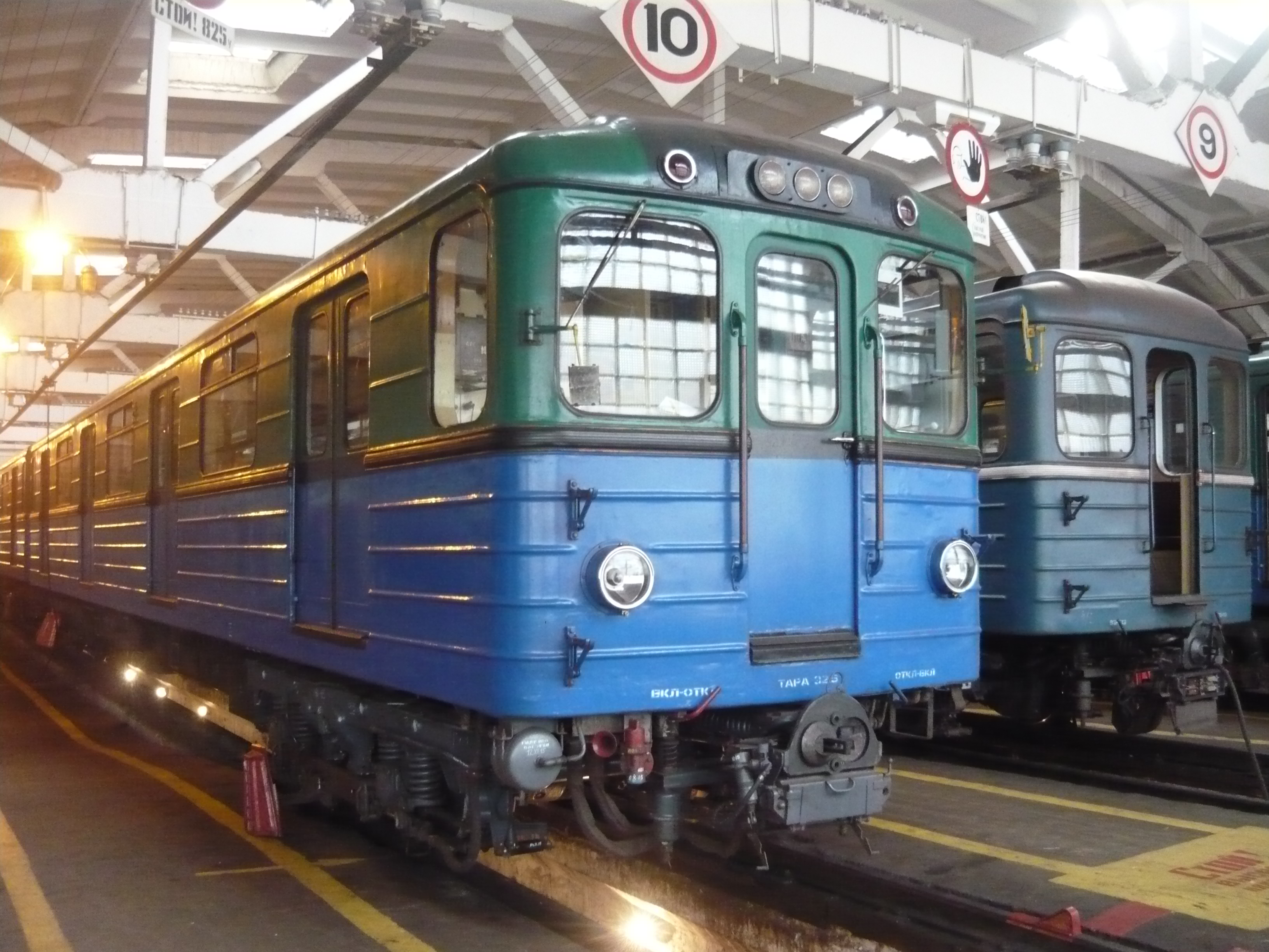 Члени Молодіжної ради побували в депо харківської підземки
