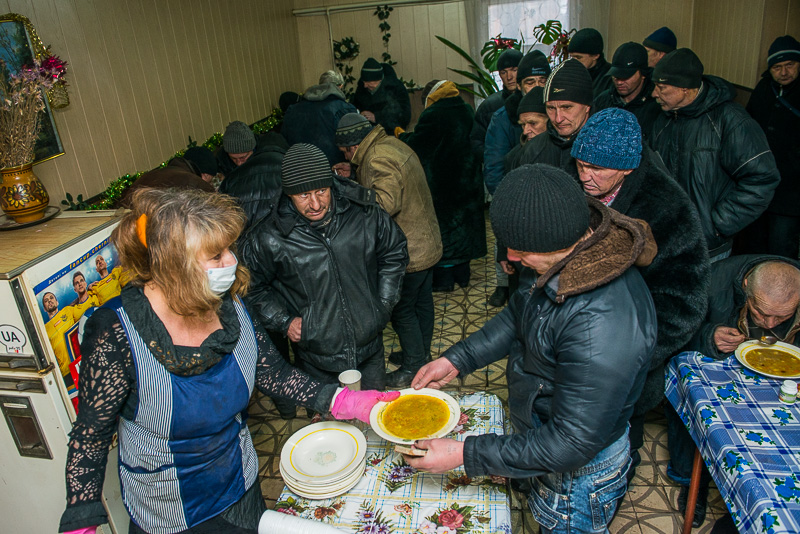 У Харкові безпритульні отримують гаряче харчування