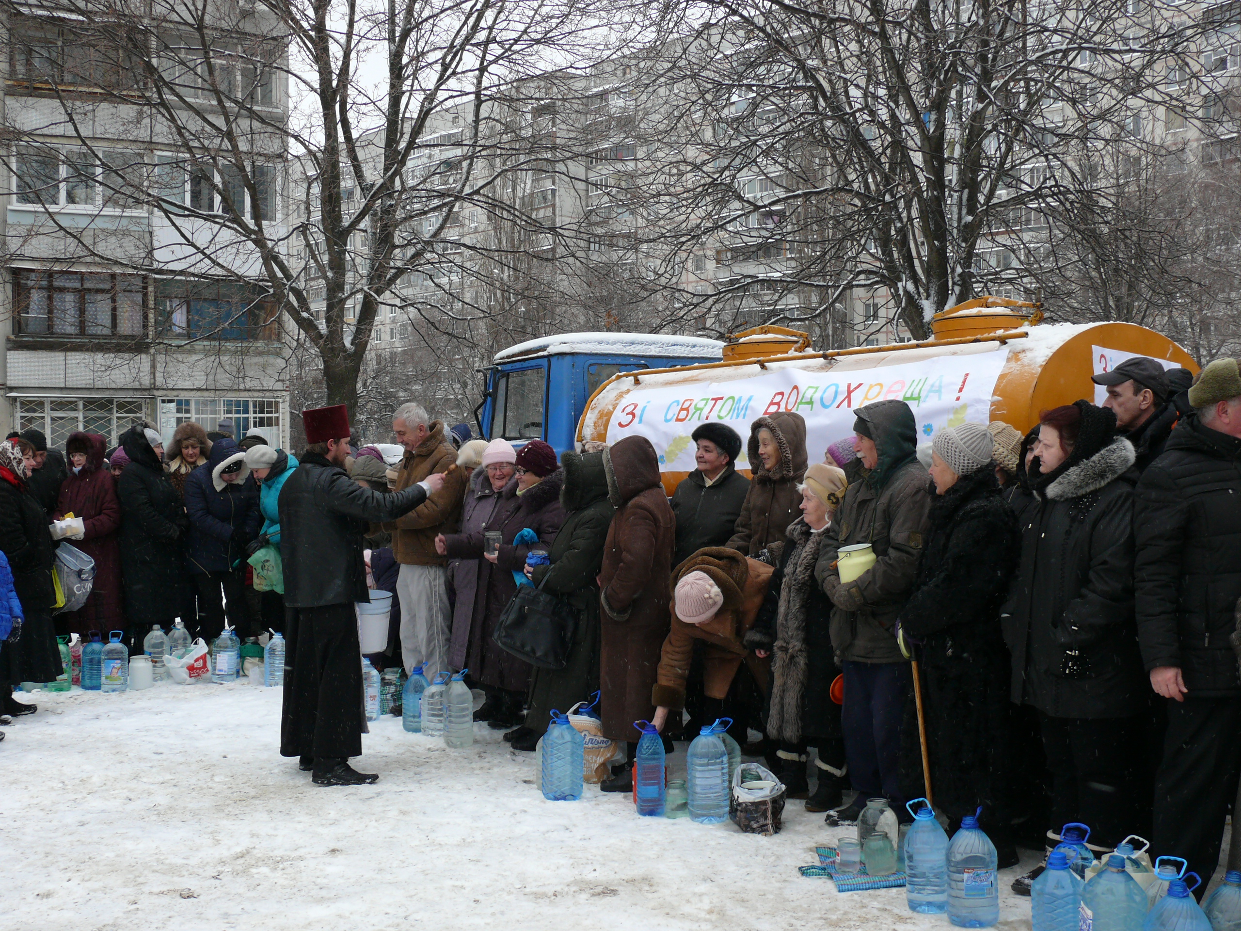 У районах міста пройшли хрещенські обряди освячення води