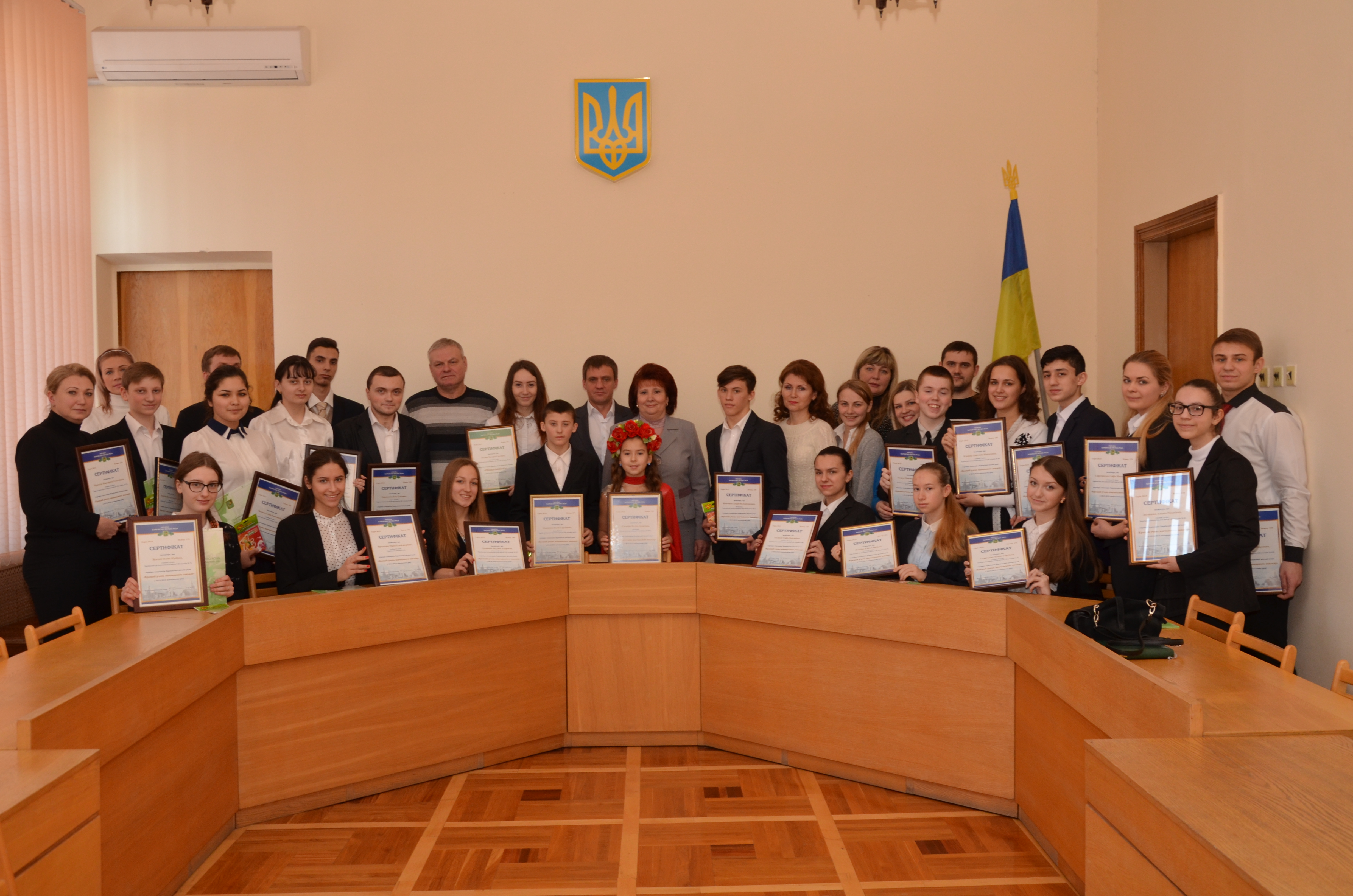В Індустріальному районі нагородили кращих учнів