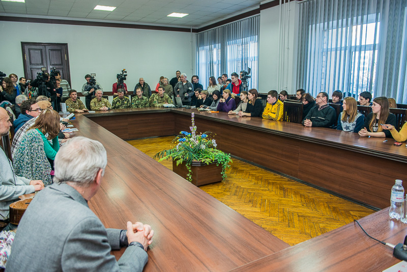 В університеті Каразіна презентували книгу про оборону Донецького аеропорту