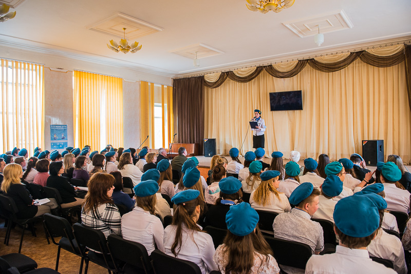 Школярам організували зустріч з миротворцями і поліцією