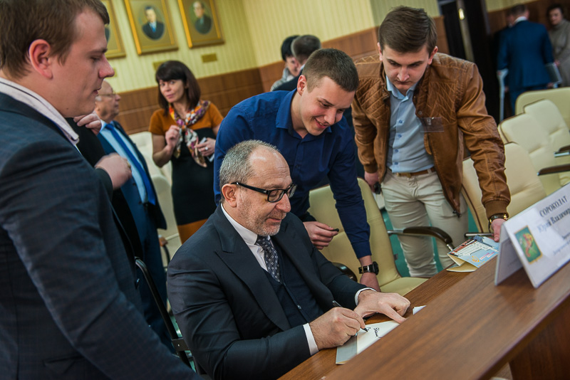 Особистий прийом Геннадія Кернеса в Національному економічному університеті ім. С. Кузнеця