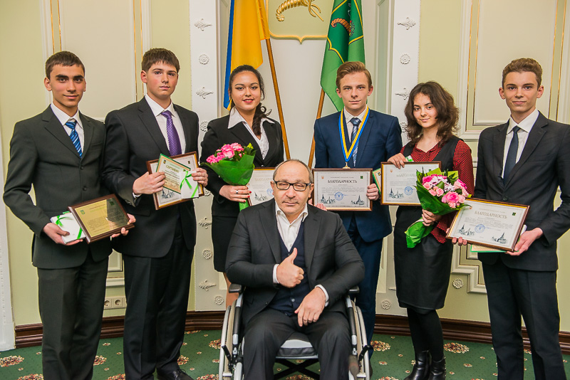Геннадій Кернес привітав переможців конкурсу «Учень року - 2016»