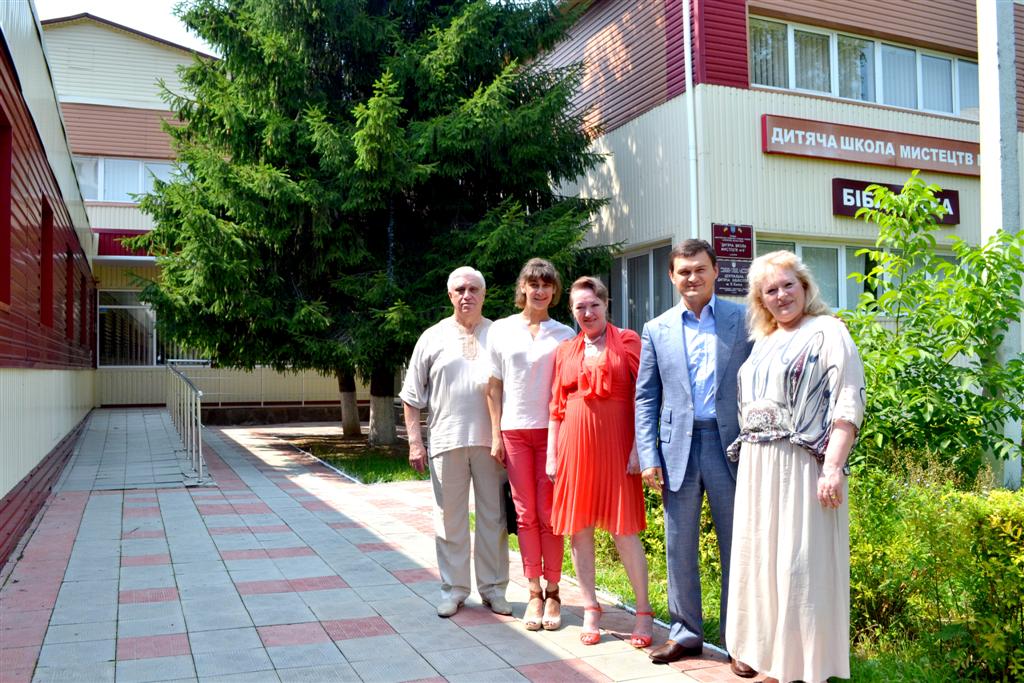 Директор Дитячої школи мистецтв № 6 нагороджена грамотою Верховної Ради - 3